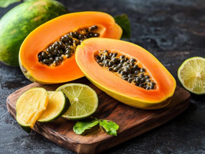 Papaya und Limetten