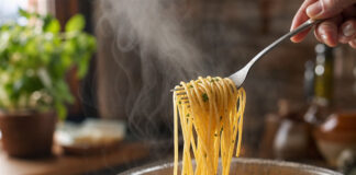 Was bedeutet „al dente“? Spaghetti al dente werden mit einer Gabel angehoben