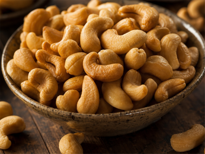 Geröstete Cashewkerne in einer Schale