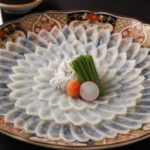 Fugu Sashimi kunstvoll in Chrysanthemenform angerichtet