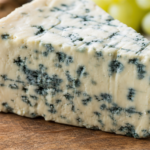 Gorgonzola-Keilstück mit blauer Maserung