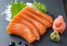 Wie schmeckt Lachs als Sashimi/roh?