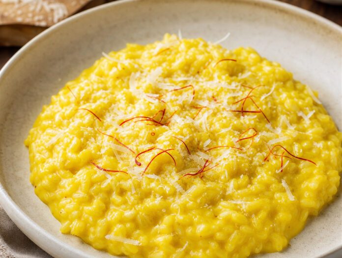 Cremiges Safran-Risotto mit Parmesan