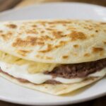 Baleada, Tortilla mit Bohnen, Käse und Sahne