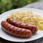 Krainer Würste mit Sauerkraut und Senf