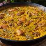 Paella in der Pfanne, valencianische Art