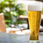 Glas Pils mit Schaumkrone