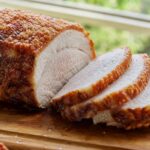 Schweinebraten mit Kruste, aufgeschnitten